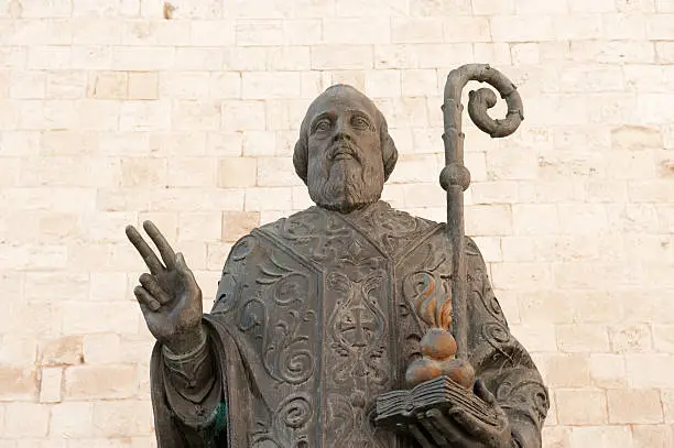 "Bari (capital city of Apulia), Saint Nicholas Orthodox russian statue near Basilica of Saint Nicholas (Apulia, Southern Italy).Bari, Statua russo ortodossa di San Nicola, nei pressi della omonima basilica (Puglia, Italia)."