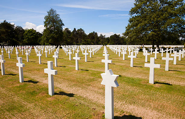 cimetière militaire américain - hms juno photos et images de collection