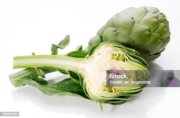 Artichokes 아티초크에 대한 스톡 사진 및 기타 이미지 - 아티초크, 흰색 배경, 0명