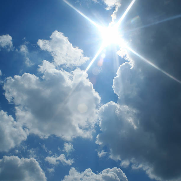 soleggiato cielo nuvoloso - god spirituality sunbeam heaven foto e immagini stock