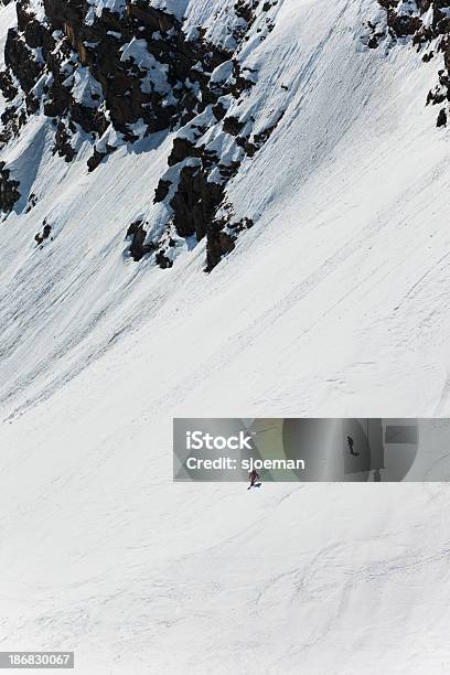 Foto de Pista De Esqui e mais fotos de stock de Esqui - Equipamento esportivo - Esqui - Equipamento esportivo, Alpes europeus, Alpes franceses