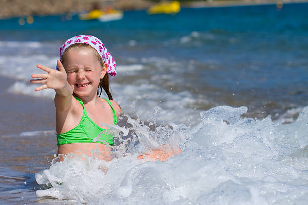 saluti da spiaggia - wading child water sport clothing foto e immagini stock