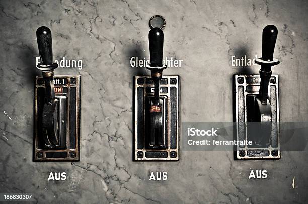 Einschaltknopf Hebel Stockfoto und mehr Bilder von Elektrizität - Elektrizität, Hebel, Altertümlich