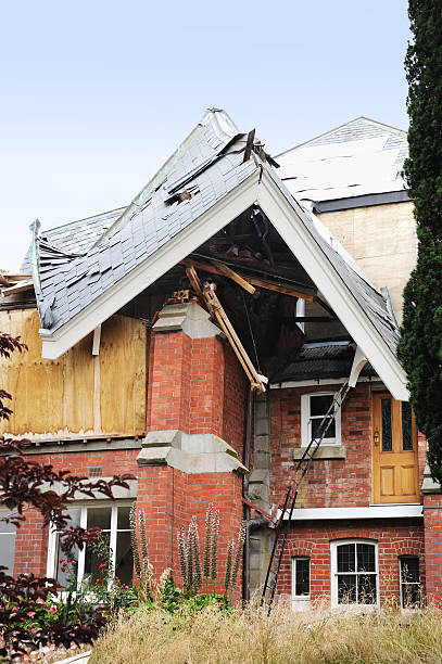 istock Earthquake Damaged House 186830577