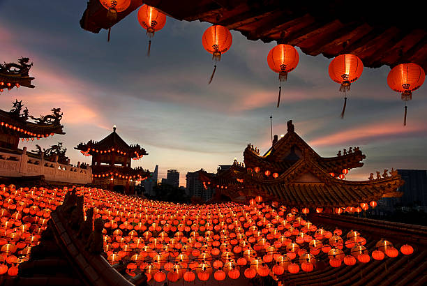 istock Scene of chinese temple with lanterns 186831017