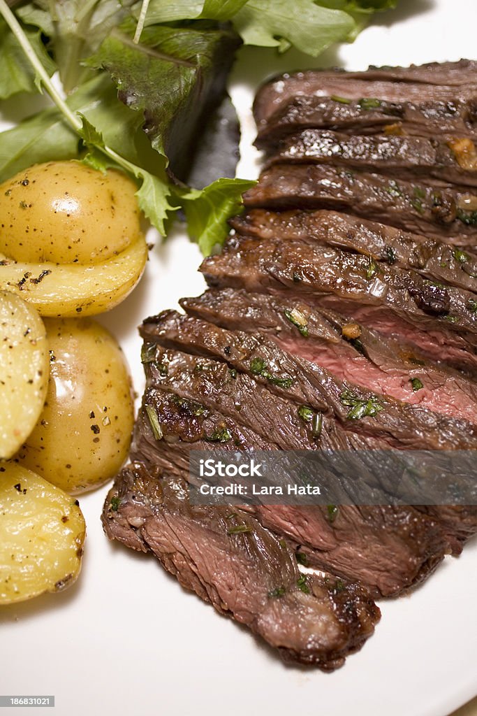 Marynowanie skirt steak - Zbiór zdjęć royalty-free (Skirt steak)