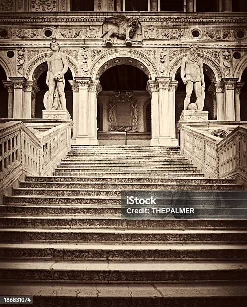 Giants Escadaria Em Doges Palace - Fotografias de stock e mais imagens de Arquitetura - Arquitetura, Cultura Italiana, Degraus