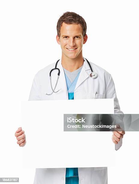 Arzt Hält Leere Schildisoliert Stockfoto und mehr Bilder von Arzt - Arzt, Berufliche Beschäftigung, Blick in die Kamera