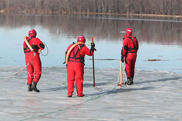 istock Ice water rescuers 186831527