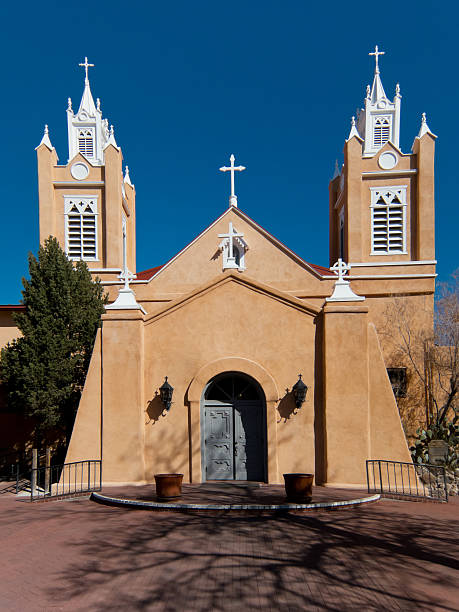 iglesia de san felipe neri, el casco antiguo de albuquerque - albuquerque catholicism church new mexico fotografías e imágenes de stock