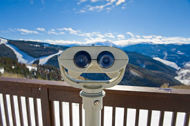 punto de vigilancia y las pistas de esquí vail colorado - skiing colorado sawatch range usa fotografías e imágenes de stock