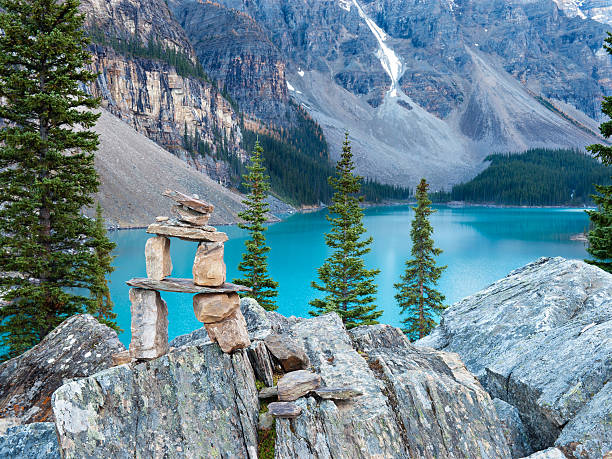 istock Inukshuk at Moraine Lake 186833256