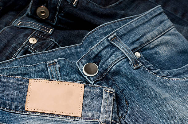 jeans con una scheda vuota - leather patch denim jeans foto e immagini stock