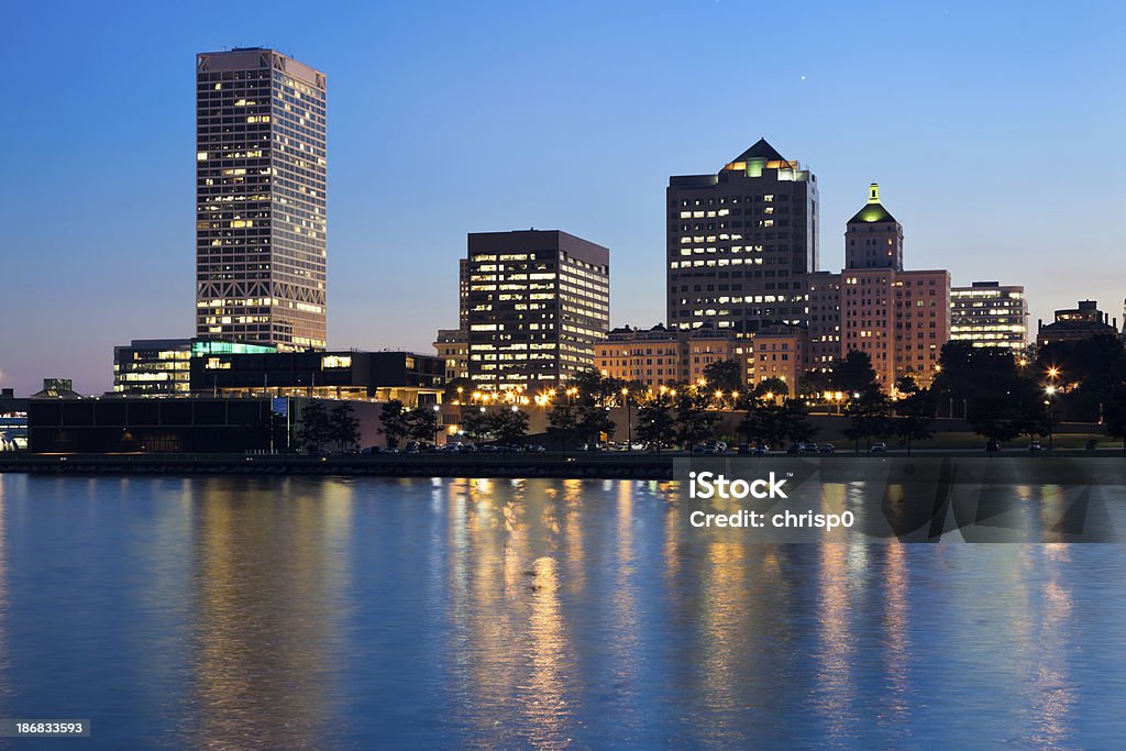 Milwaukee Skyline al tramonto - Foto stock royalty-free di Acqua