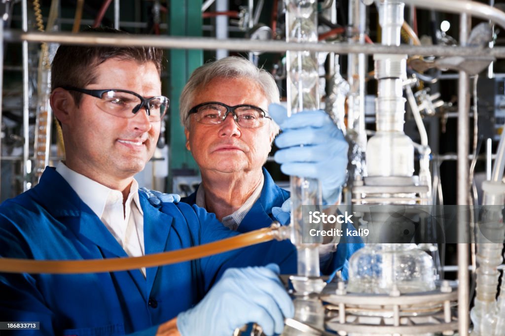 Trabalhadores na Usina Química - Foto de stock de 40-49 anos royalty-free