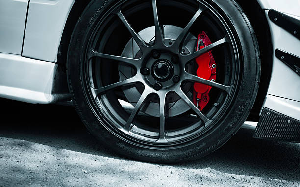 red brake red brake white sport car tire vehicle part photos stock pictures, royalty-free photos & images