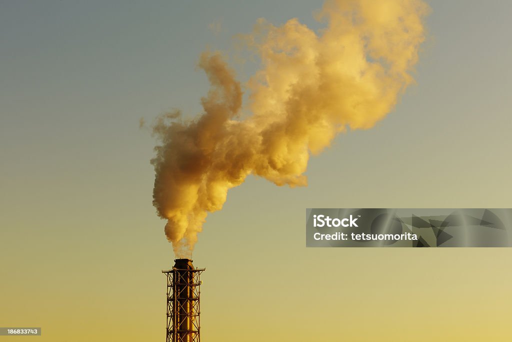 Chimenea industrial - Foto de stock de Aire libre libre de derechos