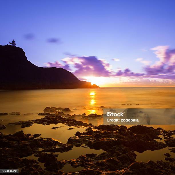 Zachód Słońca Nad Oceanem Na Wyspy Kanaryjskie - zdjęcia stockowe i więcej obrazów Bez ludzi - Bez ludzi, Bezchmurne niebo, Budynek z zewnątrz