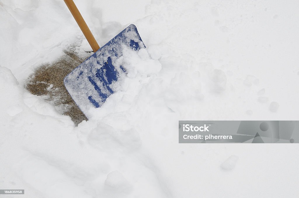 SECCHIELLO rimozione neve - Foto stock royalty-free di Neve