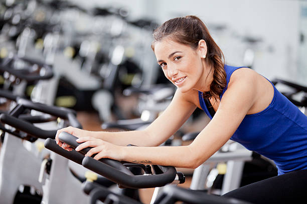 istock Young woman in a cycling class 186836174