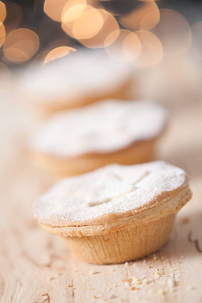 tortas de carne picada - mince pie crumb christmas food - fotografias e filmes do acervo