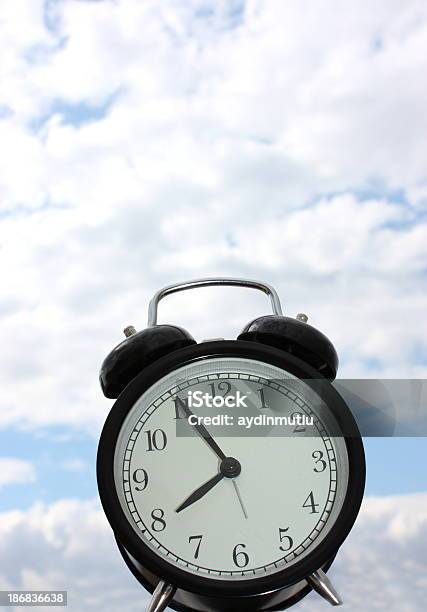 Tempo E Céu Nublado - Fotografias de stock e mais imagens de Antiguidade - Antiguidade, Ao Ar Livre, Azul