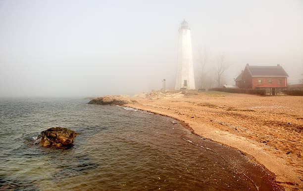 ライトハウスポイント - connecticut lighthouse new haven coastline ストックフォトと画像