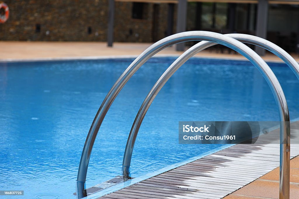 Baranda de una piscina - Foto de stock de Agua libre de derechos