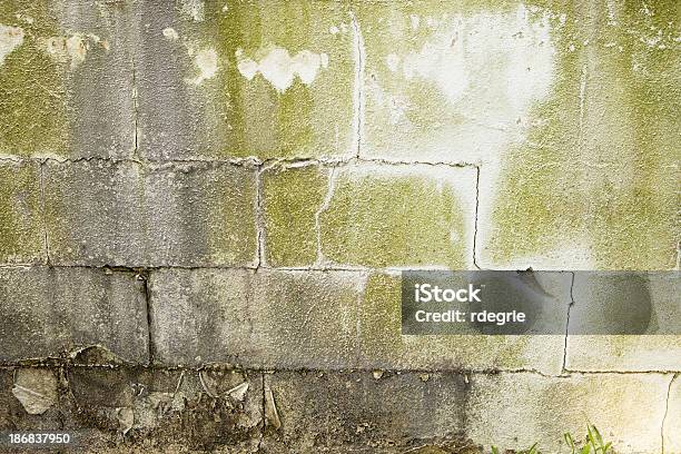 Muro Di Cemento Rotto Seminterrato - Fotografie stock e altre immagini di Seminterrato - Seminterrato, Muro, Incrinato