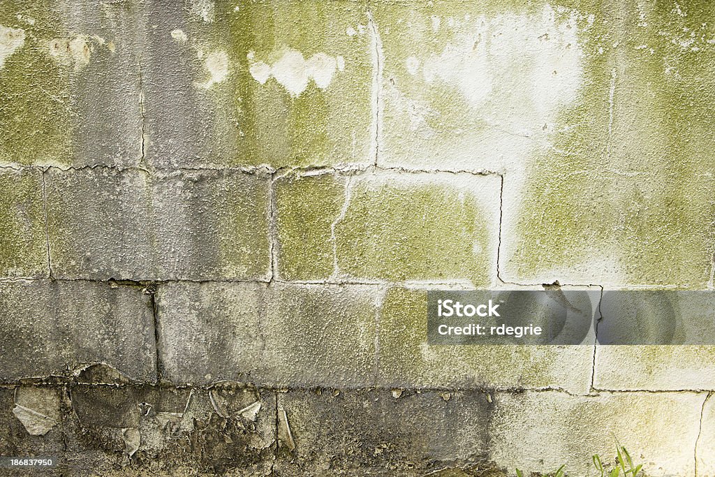 균열 콘크리트 최하부 벽 - 로열티 프리 지하-건축적 특징 스톡 사진