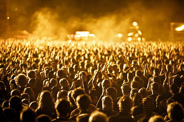 aclamar concert crowd - popular music concert stadium rock and roll crowd fotografías e imágenes de stock