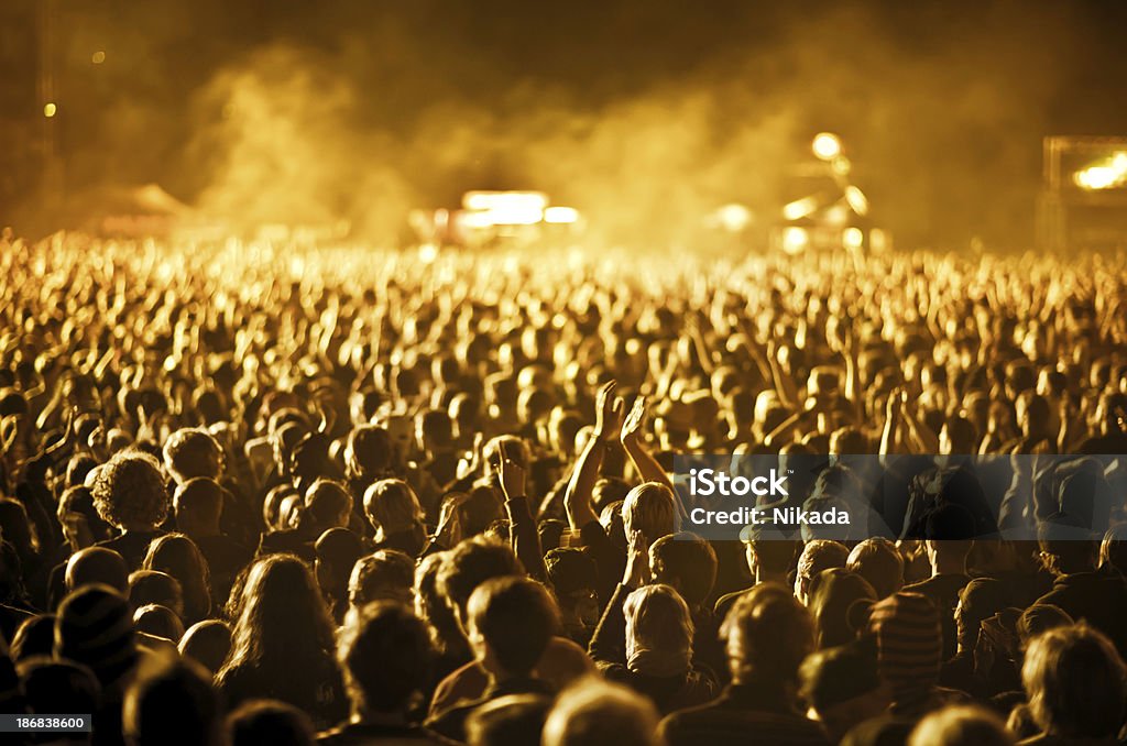 Tifo folla concerto - Foto stock royalty-free di Folla