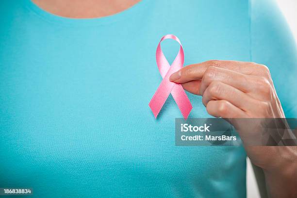 Rosa Fita De Consciencialização Contra O Cancro - Fotografias de stock e mais imagens de Seio - Seio, Cancro, Cancro da Mama