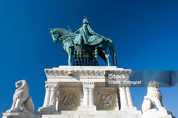 Estátua Do Rei St Stephan Em Horseback Budapeste Hungria - Fotografias de stock e mais imagens de Arte