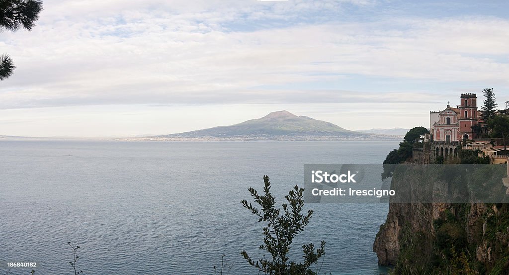 Golfo di Napoli e sul Vesuvio-Italia - Foto stock royalty-free di Ambientazione esterna