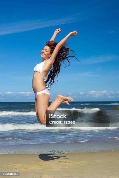 Foto de Felicidade Na Praia e mais fotos de stock de 18-19 Anos - 18-19 Anos, Adolescente, Adolescentes Meninas