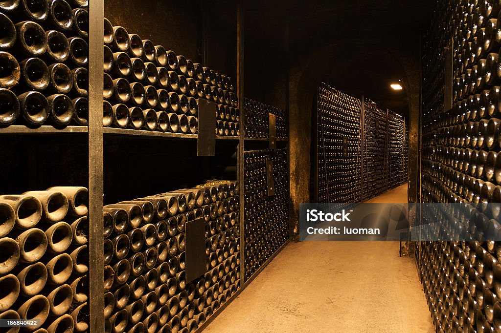 Bodega de vinos - Foto de stock de Bodega - Almacén libre de derechos