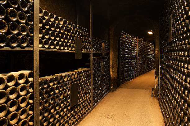 ワインワインセラー - wine cellar basement wine bottle ストックフォトと画像