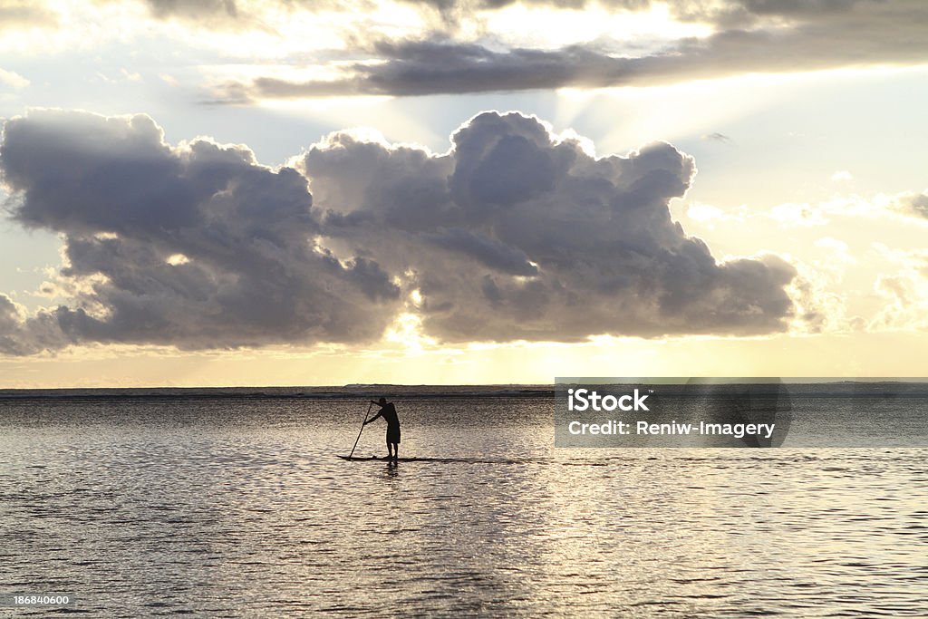 De remo en la puesta de sol en el Pacífico Sur - Foto de stock de Fiyi libre de derechos