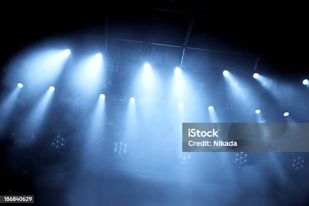 Konzert Licht Stockfoto und mehr Bilder von Bühne - Bühne, Punktlicht, Rampenlicht