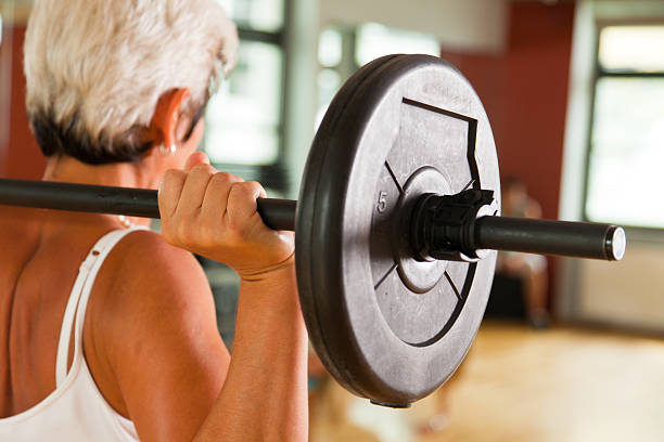 istock mature lady at the gym 186841353