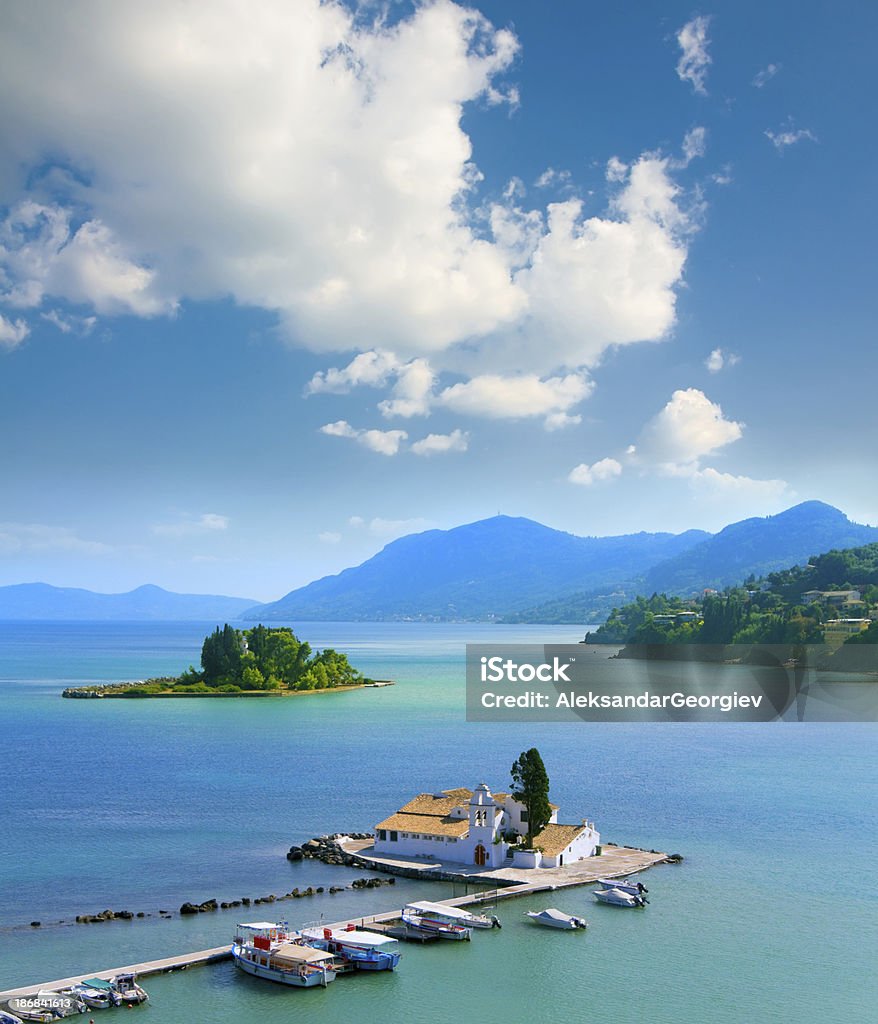 Vista di Pontikonisi area a isola di Corfù, Grecia - Foto stock royalty-free di Monastero di Vlacherna