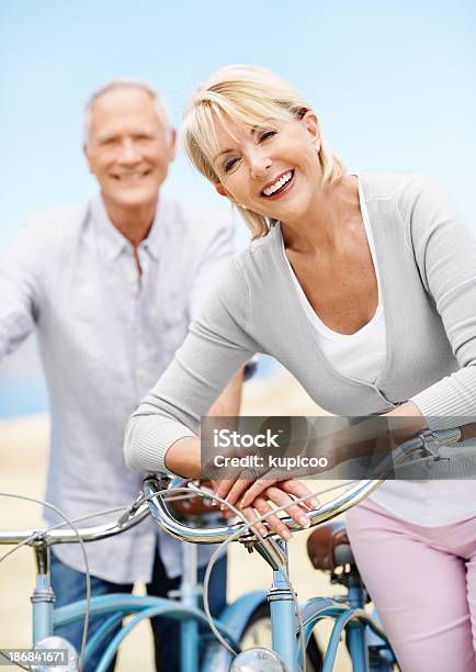 Ainda Brimming Com Vitalidade - Fotografias de stock e mais imagens de 60-69 Anos - 60-69 Anos, Adulto, Adulto maduro