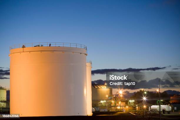 Нефть И Газ — стоковые фотографии и другие картинки Machinery - Machinery, Без людей, Бензин