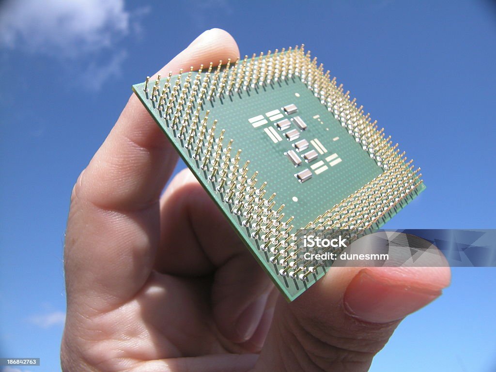 Segurando um chip na minha mão, - Royalty-free Circuito Integrado de Computador Foto de stock