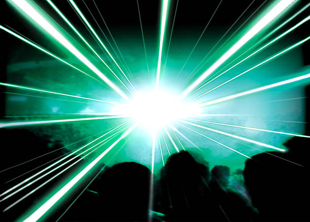 travi di verde laser [ 4 ] - laser lasershow exhibition dancing foto e immagini stock