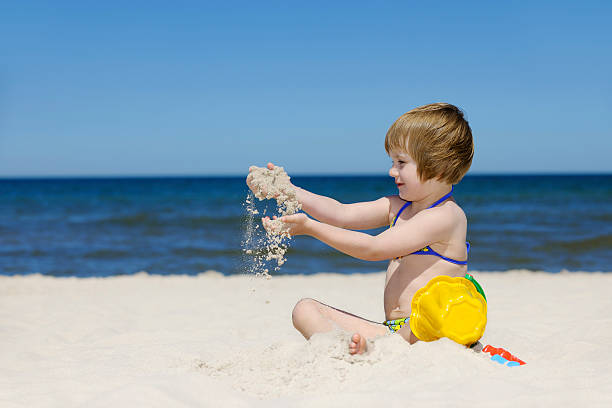 istock Little girl on the beach 186843441