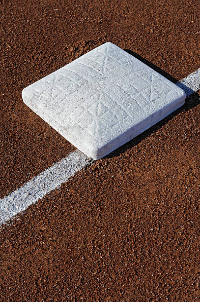 base di baseball - baseball infield baseline close up foto e immagini stock