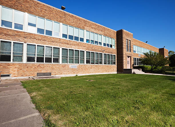 istock Hearst Elementary School in Garfield Ridge, Chicago 186843629