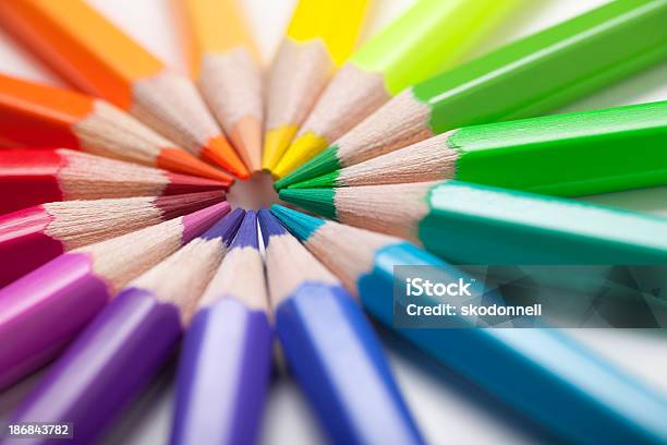 カラー鉛筆のサークル - 色鉛筆のストックフォトや画像を多数ご用意 - 色鉛筆, 円形, 白背景